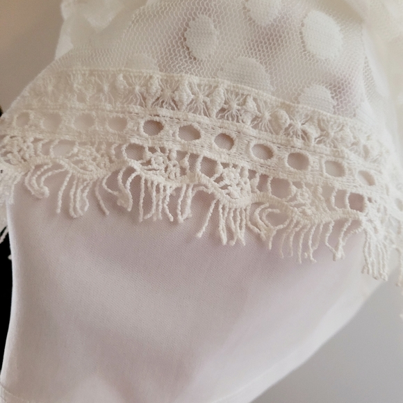 Beautiful Adiva Sleeveless Lace Top - Picture 5 of 5